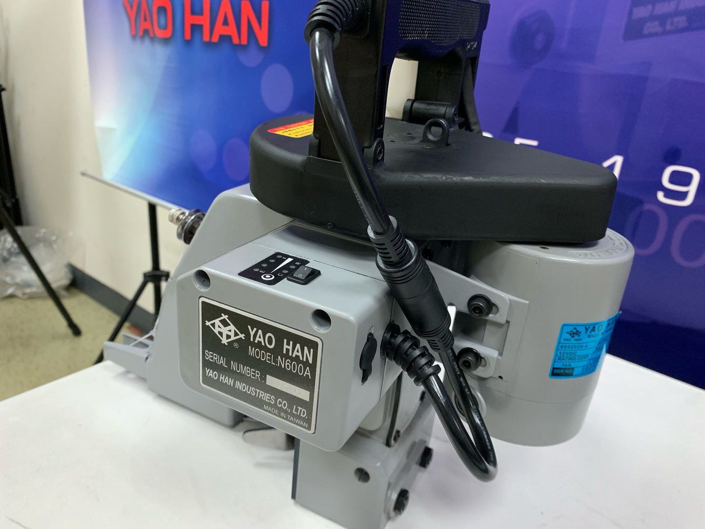 Cosedora Inalambrica Cerradora Yao Han N 600 A 12V BTN Selladora De Sacos Costales Bateria