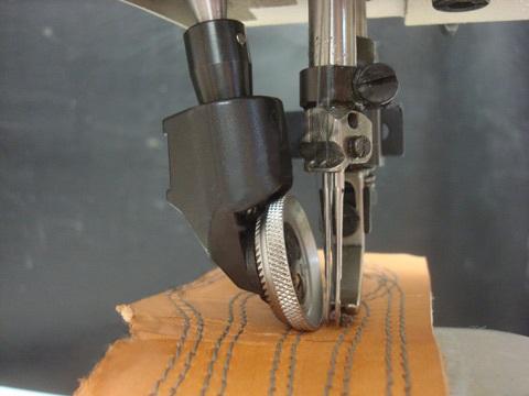 Máquina De Poste Jumbo Golden Wheel CS 8820 G Doble Trans 2 Agujas - Commercio