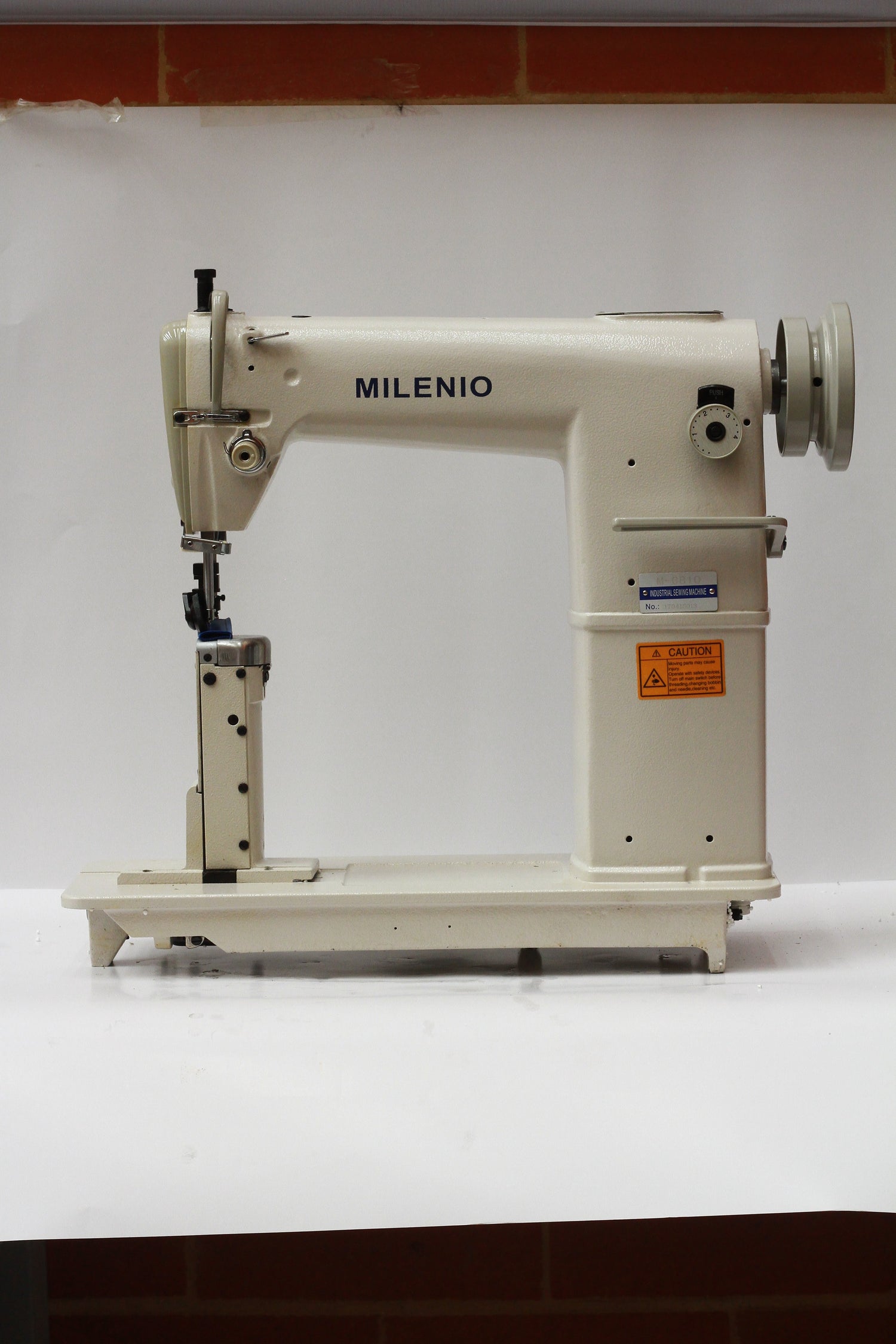 Máquina De Poste Milenio M 6810 Semi 1 Aguja - Commercio