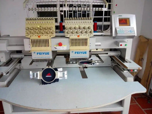 Bordadora Industrial Dos Cabezas FEIYUE 1202 Usada + Kit Gorra Model: 2011 - Commercio